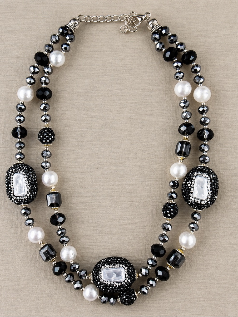 Beaded Vintage Pearl Nevklace